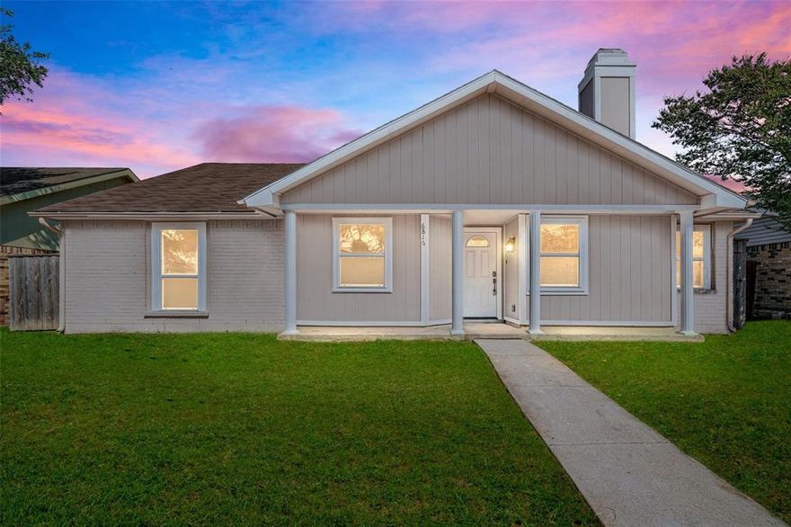 This home features 4 bedrooms, 2 bathrooms, 2 car garage, a vaulted ceiling, and a wood-burning fireplace.
4th Bedroom is a Flex Room that could be used as an Office or 2nd Living Area. Updated Kitchen with Granite and Stainless Appliances. Granite in both completely updated bathrooms. Large Master Bedroom with Walk-in Closet. Storage Shed. New Board on Board Fence. Sized Covered Patio. 
Must See it!