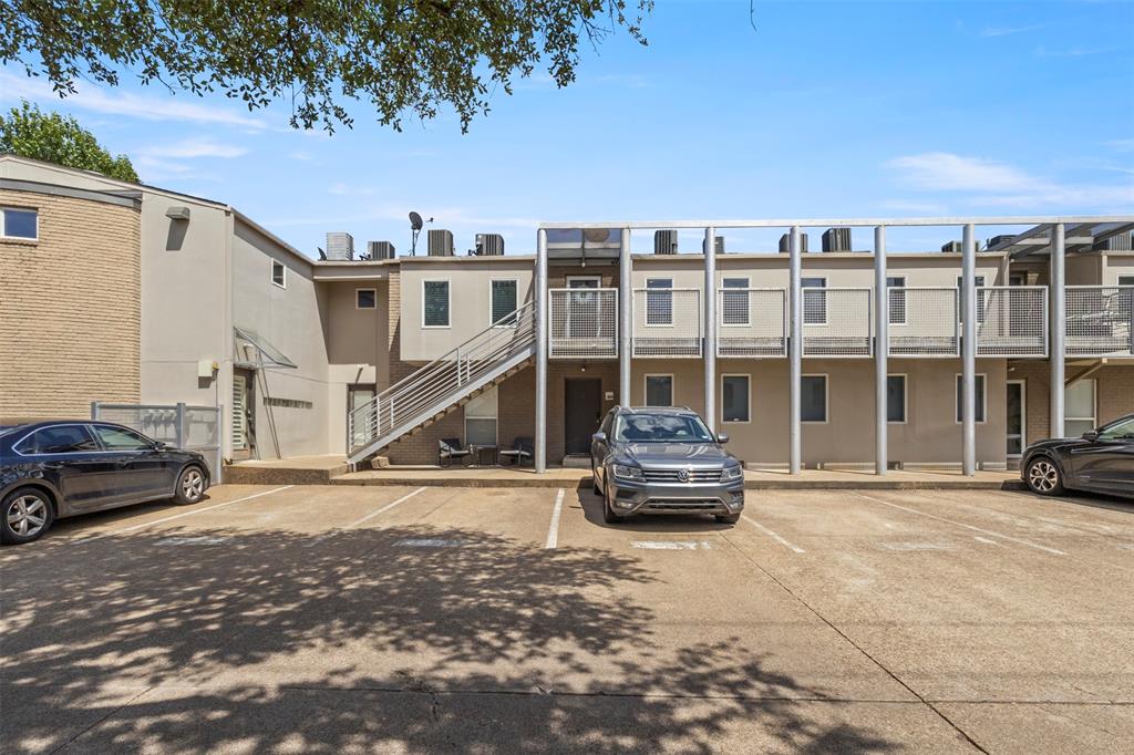 4231 Travis Street 33