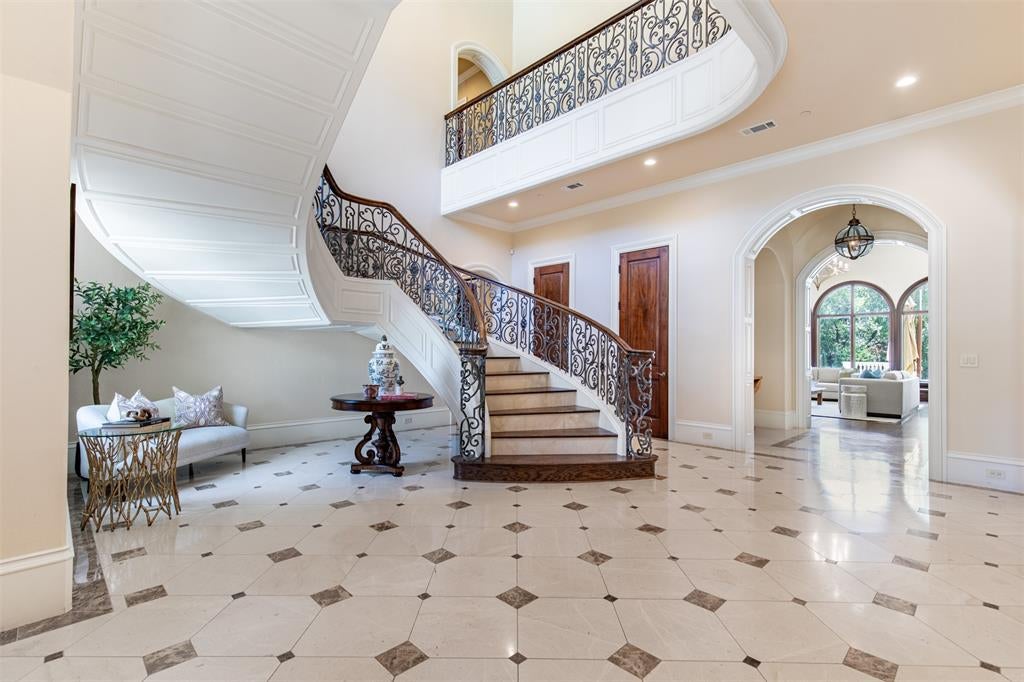 2933 Belclaire Drive