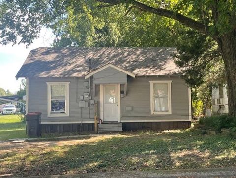 2032, 2044, 2054 E Price Street 2044 Paris TX 75460