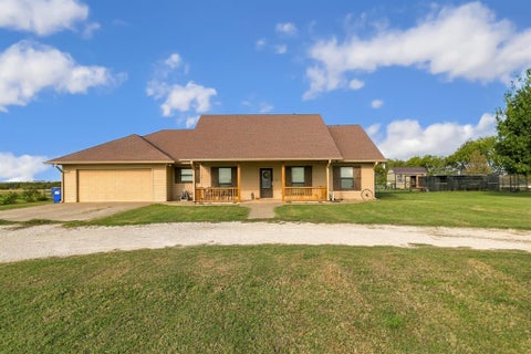 Photo of 525 County Road 237, Gainesville, TX 76240 (MLS # 21416414)