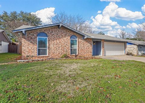 A home in Lake Dallas