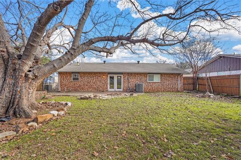 A home in Lake Dallas