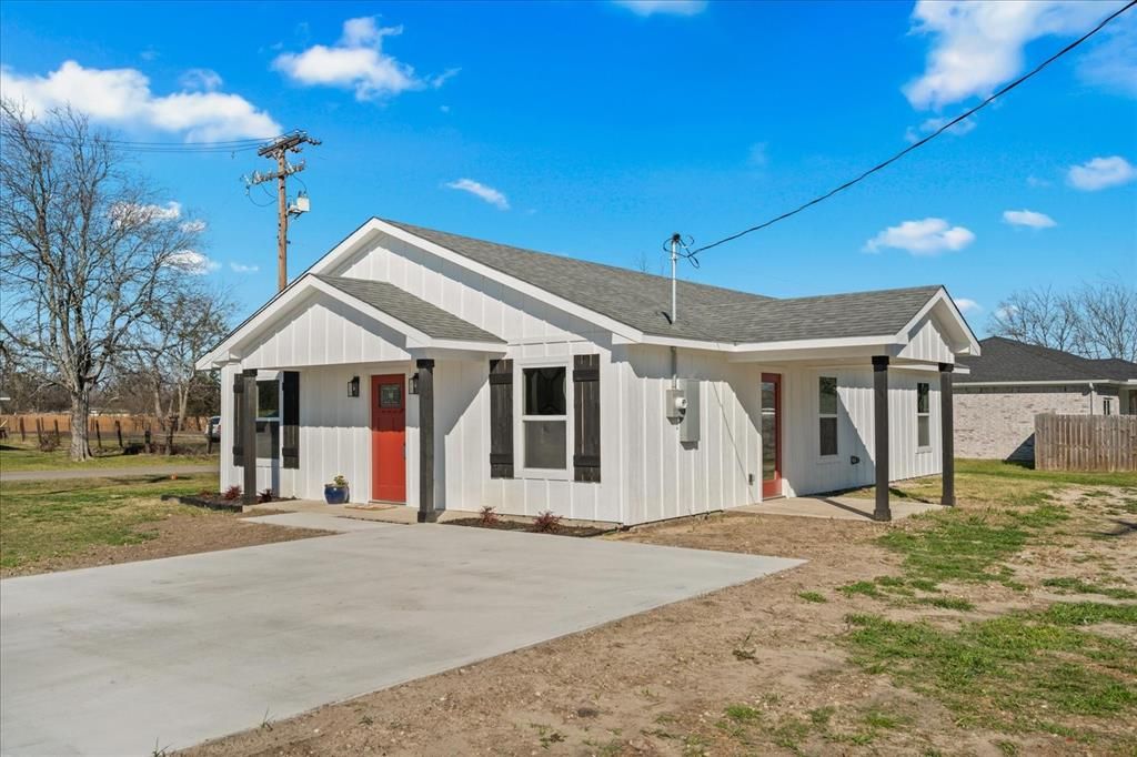 Photo of 200 Gladys Street, Lone Oak, TX 75453 (MLS # 21194037)