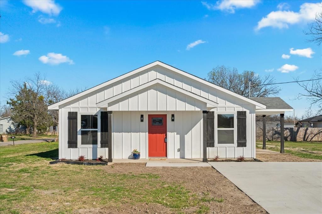 Photo of 200 Gladys Street, Lone Oak, TX 75453 (MLS # 21194037)