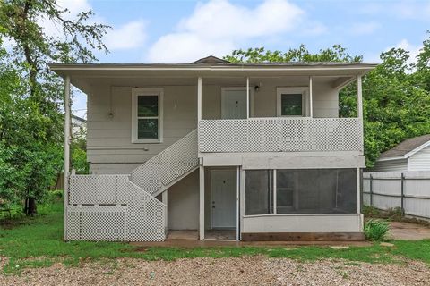 Photo of 821 Bond Street, Fort Worth, TX 76114 (MLS # 21257764)