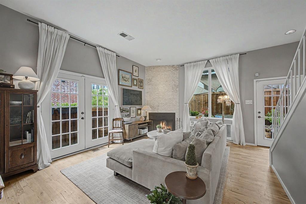 3948 Buena Vista Street 106