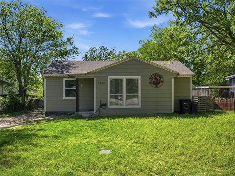 1801 Lawther Drive River Oaks TX 76114