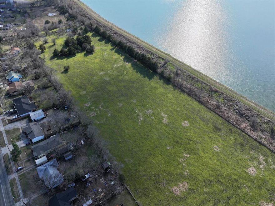 **Prime Residential Development Land – 14+ Acres in Greenville, TX**

This expansive 14+ acre property in the rapidly growing city of Greenville, TX, is a builder's dream come true. Currently being used for AG, the land is mostly cleared and ready for residential development, making it the perfect location for your dream home or a cozy neighborhood. Located directly across the street from Crockett Elementary school, this property offers an ideal spot for family-friendly living in a thriving community. It's easy access to Hwy 34 takes just minutes to get downtown. New commercial development just up the street provides added convenience and future potential.

The land is nestled right against a large reservoir, offering tranquil views and a peaceful setting for any future development. Whether you’re envisioning a private estate or a beautifully designed residential enclave, this prime piece of land offers endless possibilities.