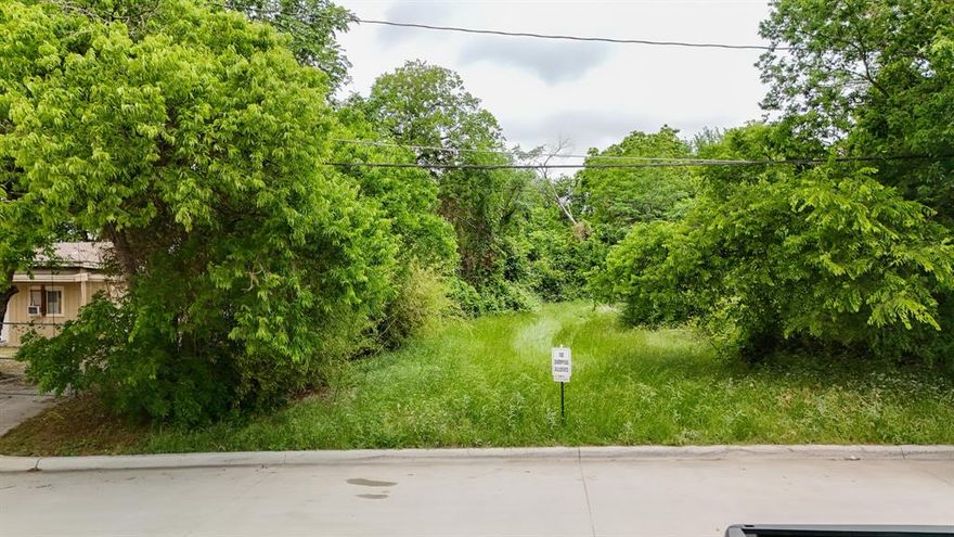 2516 Galvez Ave Unimproved, treed corner lot located in the established Bassett Addition of Fort Worth. Prime location just minutes from downtown with convenient access to Sylvania Ave, major highways, dining, and entertainment.
Corner positioning offers flexible build options, making this an excellent opportunity for new construction.
Buyer to verify lot size, zoning, utilities, and school information.