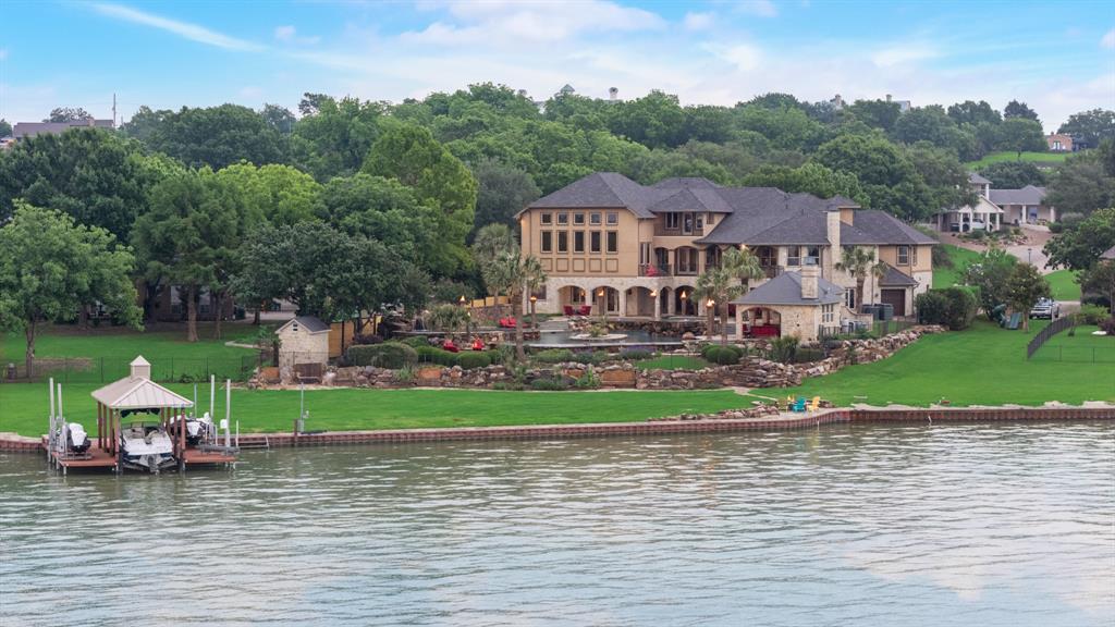 1612 S Lakeshore Drive