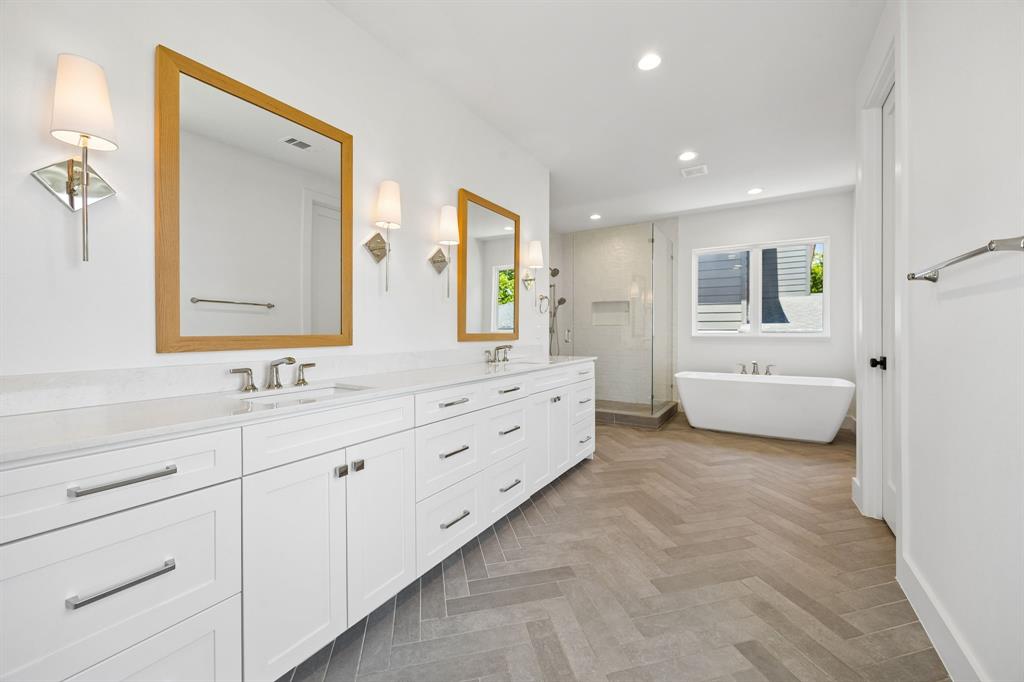7323 Casa Loma Avenue