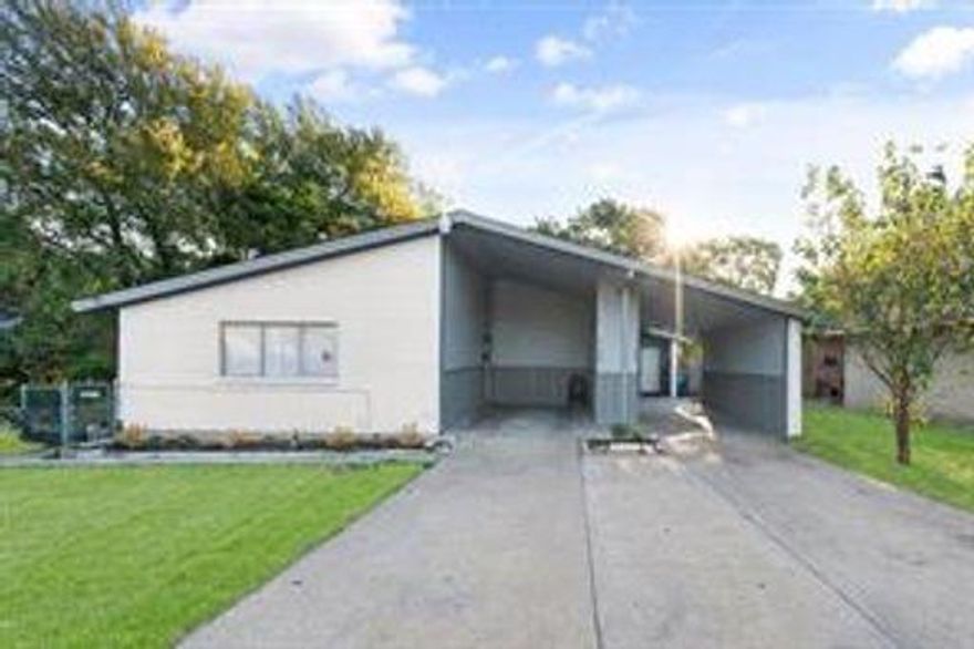 **Charming Mid-Century Modern Retreat in the Heart of Dallas** Discover this delightful 2-bedroom, 1-bath residence situated in a vibrant Dallas neighborhood, offering both style and convenience. This mid-century modern gem is perfect for those who appreciate classic design combined with modern touches. Enter into a welcoming space where clean lines and natural light define the interior. The living room features windows that flood the area with sunlight, highlighting the stunning original hardwood flooring. Recent updates blend seamlessly with the home's historic charm, including fresh paint and contemporary lighting fixtures that add a modern flair to the timeless architecture. The efficient kitchen is both functional and stylish, with sleek cabinetry, solid surface countertops, and a tasteful backsplash. The adjacent dining area, intimate and cozy, is perfect for enjoying meals at home. Outside, a private backyard oasis awaits, presenting an ideal space for relaxation or entertaining. With its lush landscaping and mature trees, it serves as an urban retreat within the city. This property embodies mid-century modern elegance in a location that offers easy access to Dallas's cultural and dining scenes. It perfectly combines convenience, style, and comfort. Don't miss the chance to experience a piece of architectural history with the benefits of modern living.