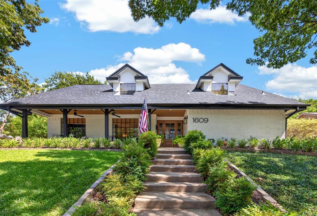 1609 Ems Road W