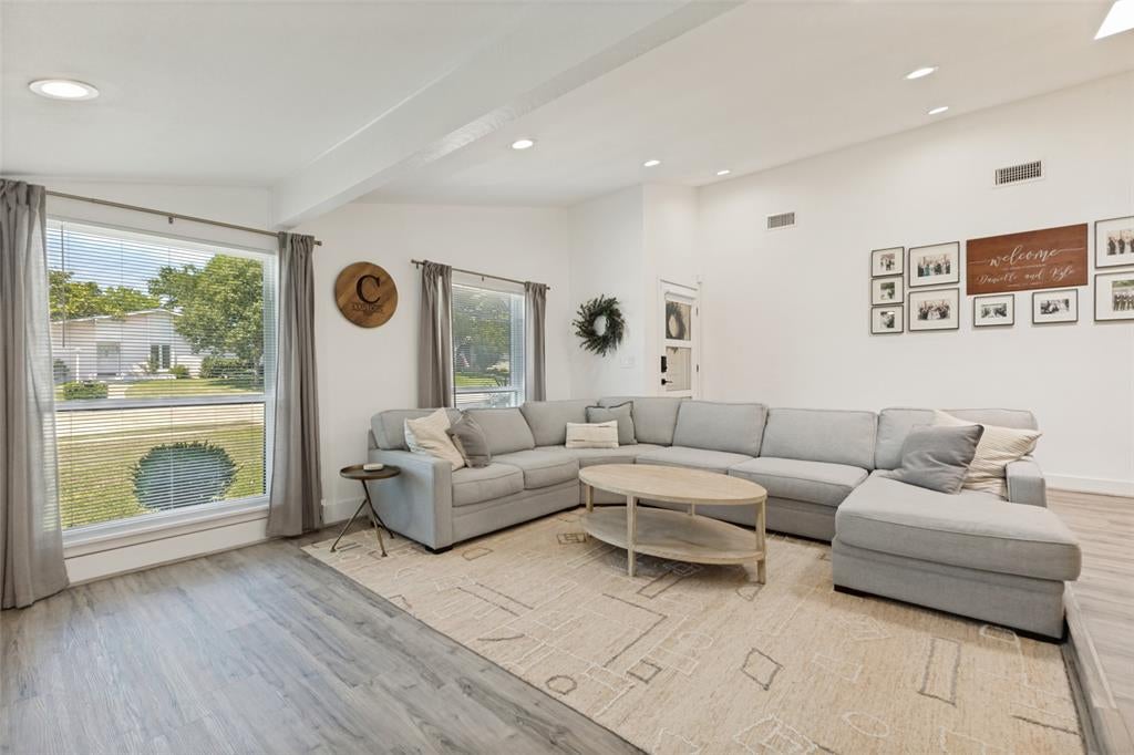 6716 Roundrock Road