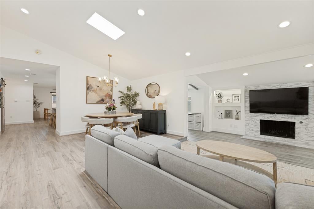 6716 Roundrock Road