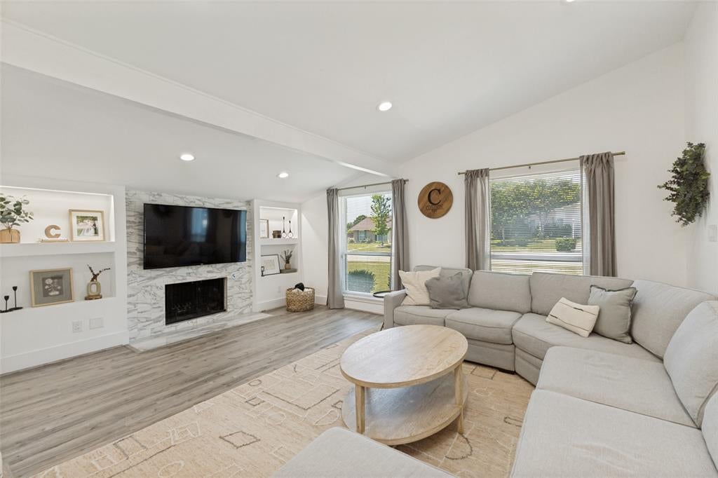 6716 Roundrock Road