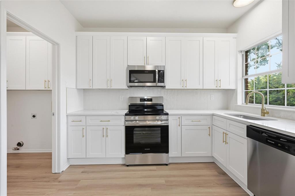 7609 Crescent Lake Court