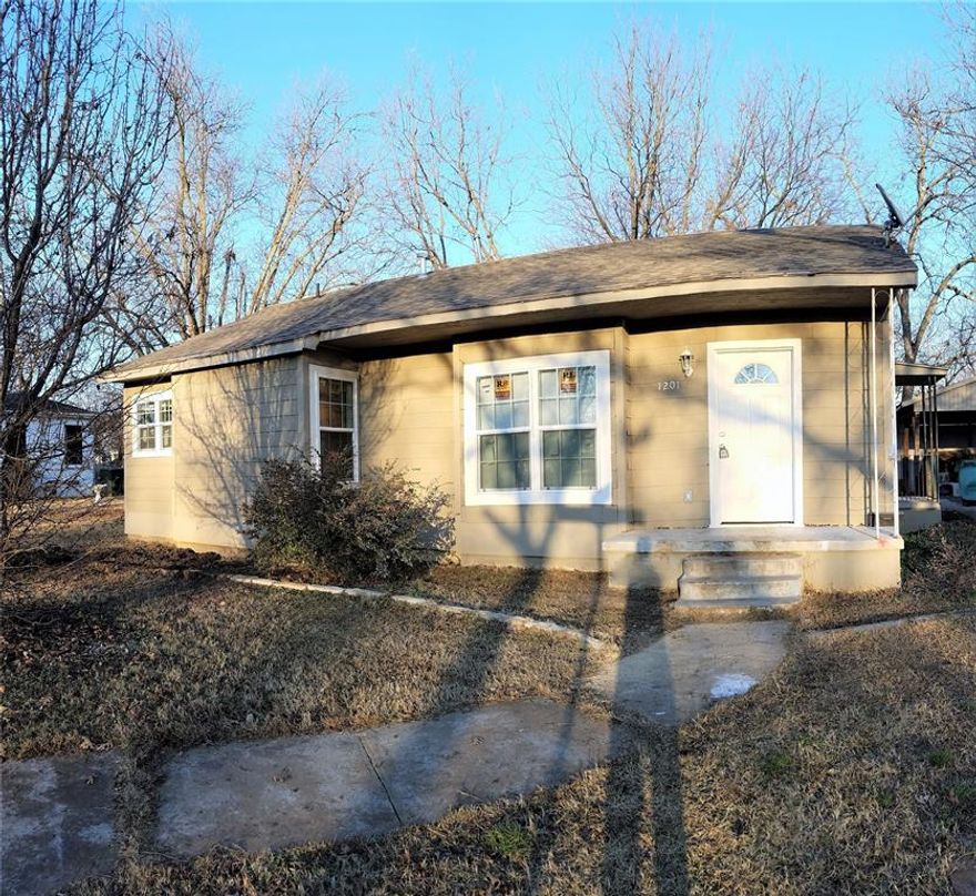 This 3 bedroom, 1 bathroom home would make a great investment or starter home. The property was updated a few years ago which included an all new kitchen and bathroom, new flooring throughout the whole house, replacement double pane windows, and a brand new central HVAC unit. Outside you'll find a fully fenced backyard and a long concrete driveway leading to a two-car carport. The property has convenient access to US-75 and all the amenities that Sherman has to offer.