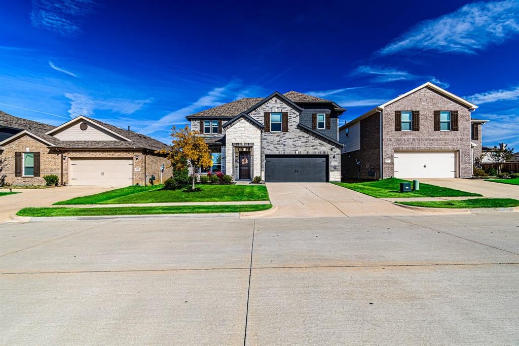 933 West Drive