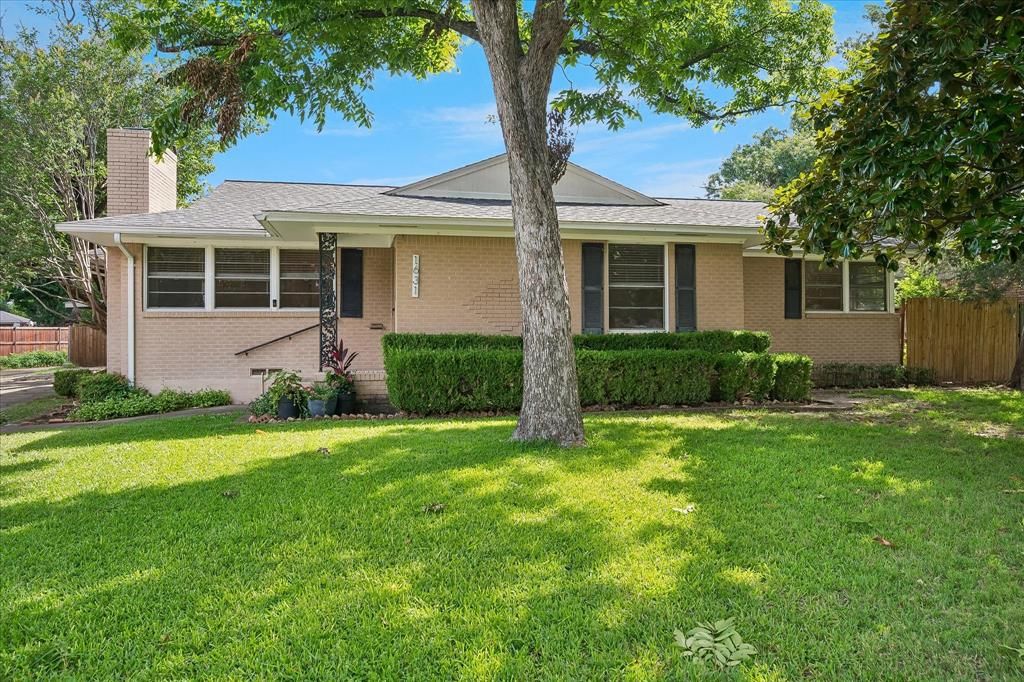 Photo of 1631 Macmanus Drive, Dallas, TX 75228 (MLS # 21304277)