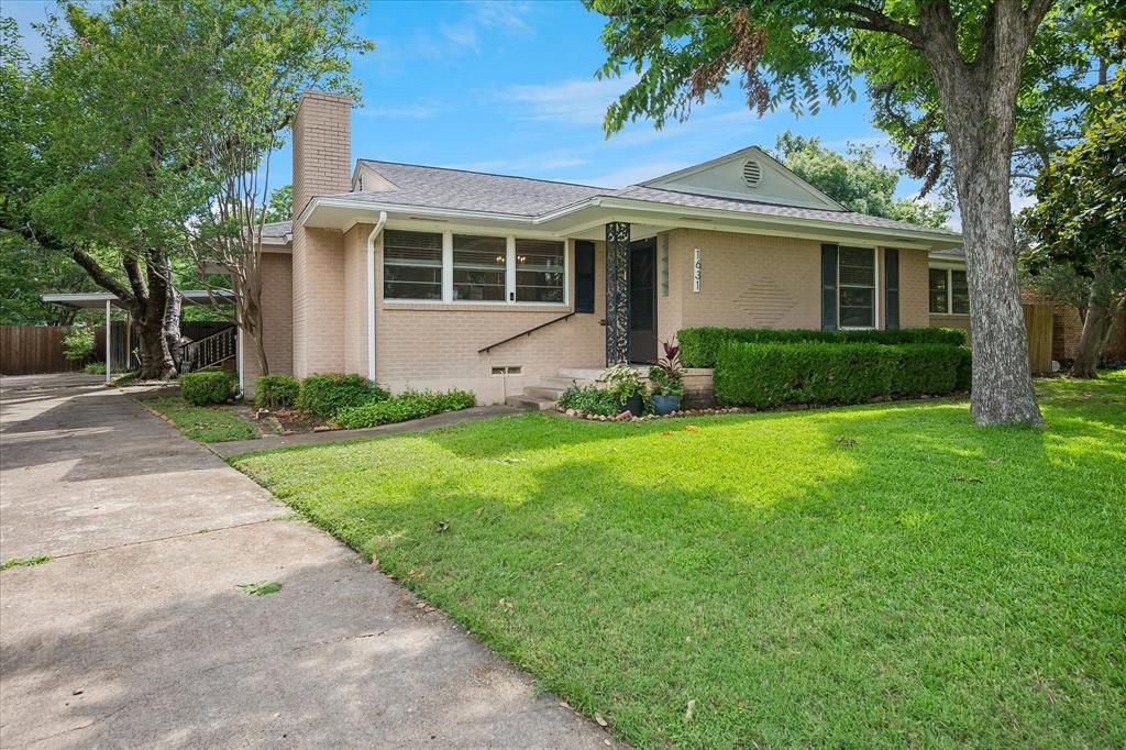 Photo of 1631 Macmanus Drive, Dallas, TX 75228 (MLS # 21304277)