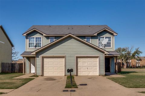 Photo of 4530 Alamosa Street, Fort Worth, TX 76119 (MLS # 21052113)