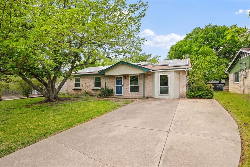 Great opportunity in Cedar Hill! This 4-bedroom, 1-bath home (1,440 sq ft) offers a functional layout with plenty of space to grow. Built in 1975, it’s full of potential and ready for your personal touch. Enjoy a large backyard perfect for entertaining, pets, or future upgrades. It is conveniently located near parks and schools.