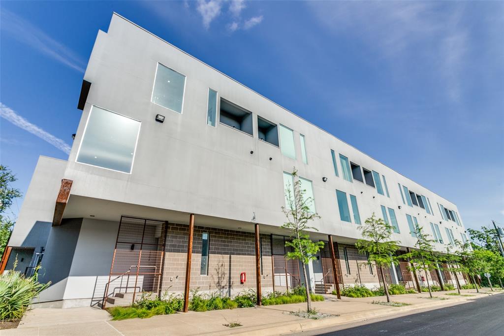 View Dallas, TX 75208 townhome