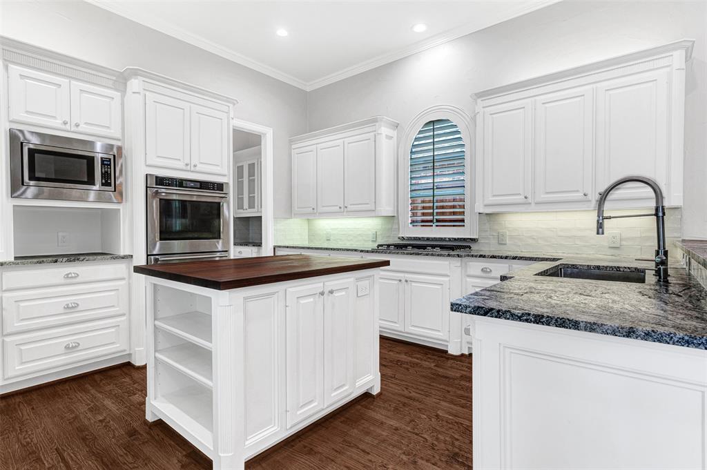 5965 GLENDOWER Lane