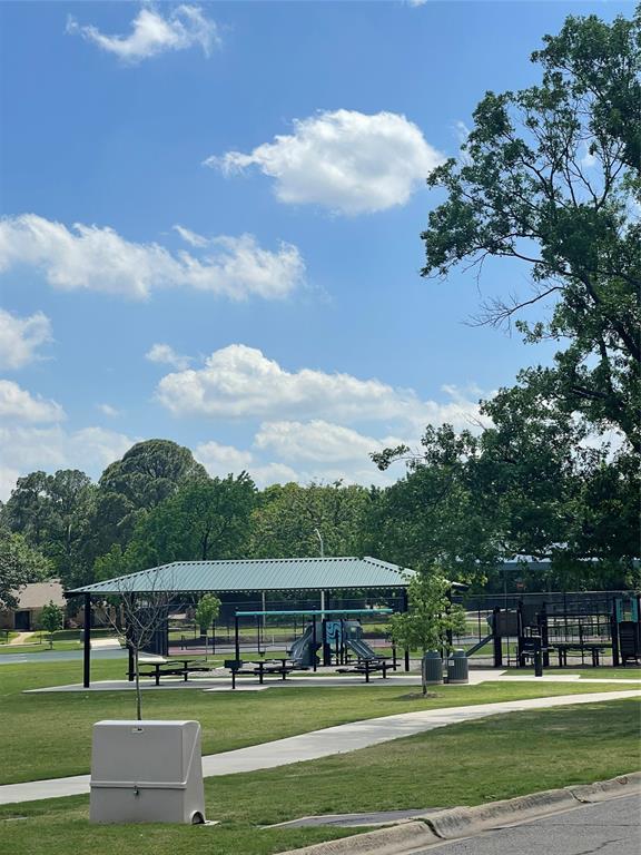 1716-1718 Stonegate Drive