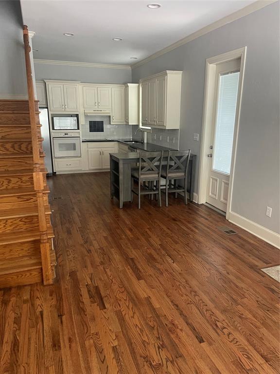 1716-1718 Stonegate Drive