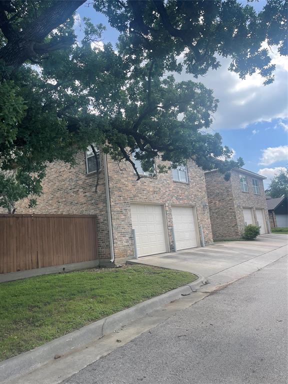 1716-1718 Stonegate Drive