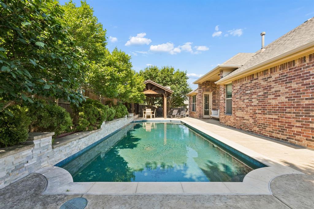 400 Komron Court