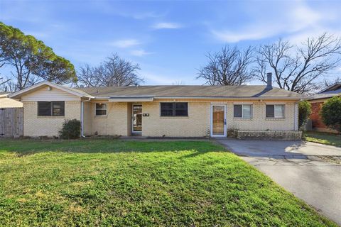 Photo of 5420 Jane Anne Street, Haltom City, TX 76117 (MLS # 21153452)