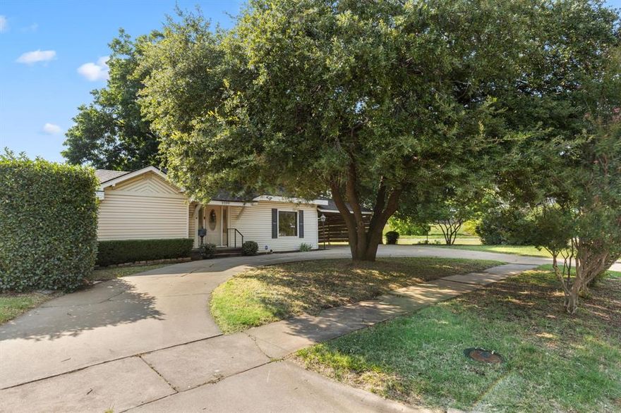 This 2 bedroom, 2 bathroom cottage, with additional office or flex space, offers incredible potential for both investors and homeowners alike. Located in a setting with mature trees and a circular driveway, this charming home features a spacious living area highlighted by a stone and wood burning fireplace. Perfect for cozy evenings.
The kitchen boasts extra cabinets, a double oven, and plenty of counter space. Ideal for those who love to cook. The primary bath features dual sinks, a separate shower and large jetted tub. The layout includes an office or bonus room, providing endless possibilities for work, play or storage.
Outside, enjoy a huge 30X40 metal storage unit with alley access, perfect for equipment, vehicles or a workshop. The backyard also has a dedicated dog run and kennel. The patio area is great for entertaining, while the yard provides space for gardening or relaxation.
This property truly has it all: functionality, charm and room to grow. Don't miss out on this fantastic opportunity!