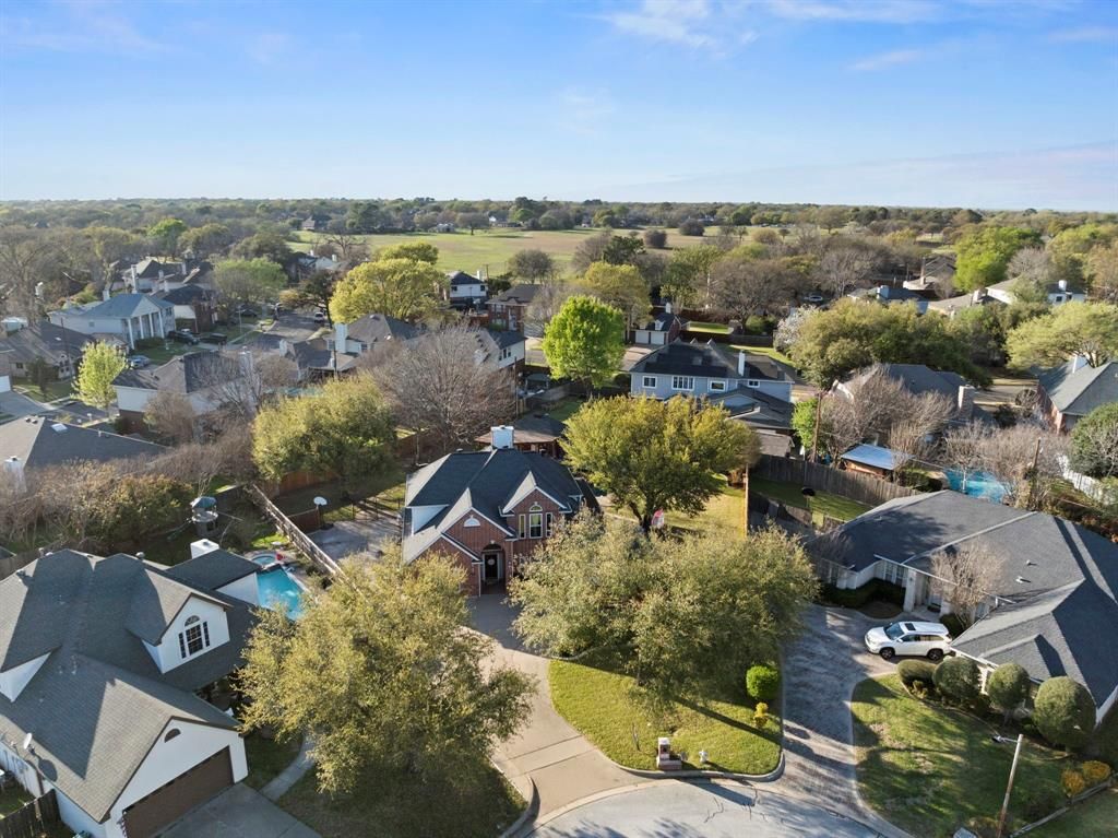 Photo of 6402 Creekbend Court, Arlington, TX 76001 (MLS # 21210140)