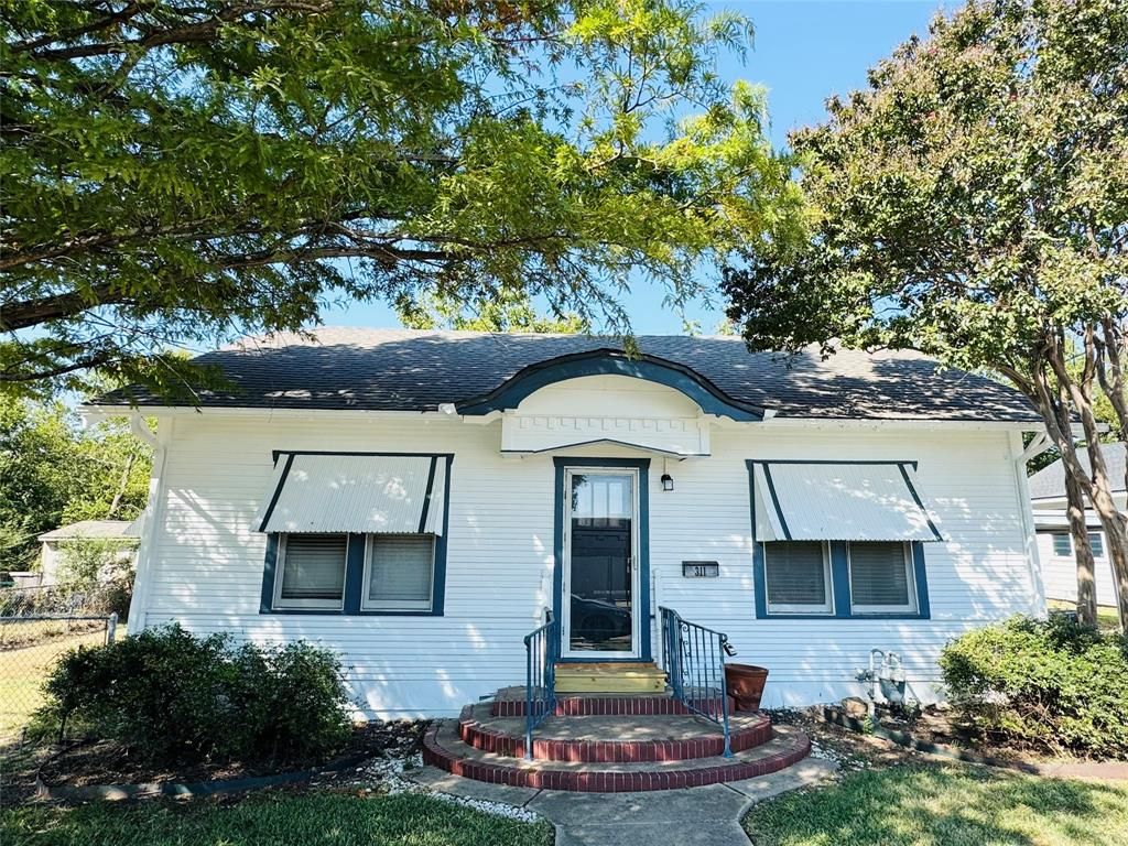 Photo of 311 Gibson Street, Mesquite, TX 75149 (MLS # 21076542)