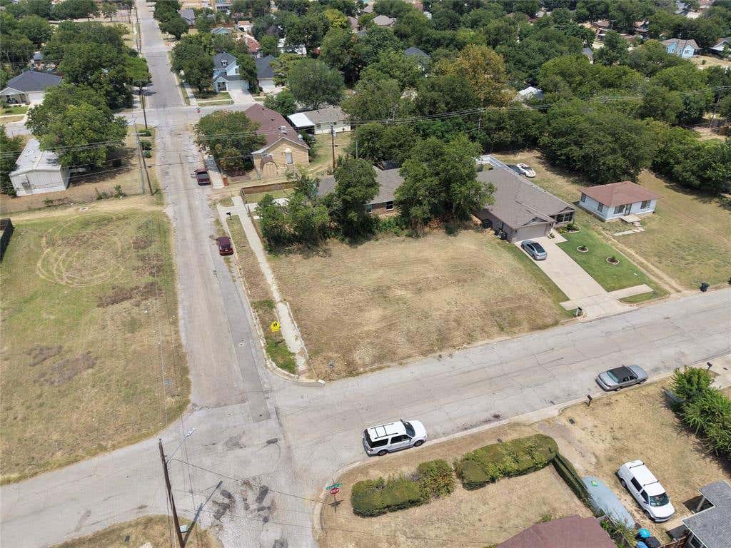 Photo of 5832 Farnsworth Avenue, Fort Worth, TX 76107 (MLS # 21350250)