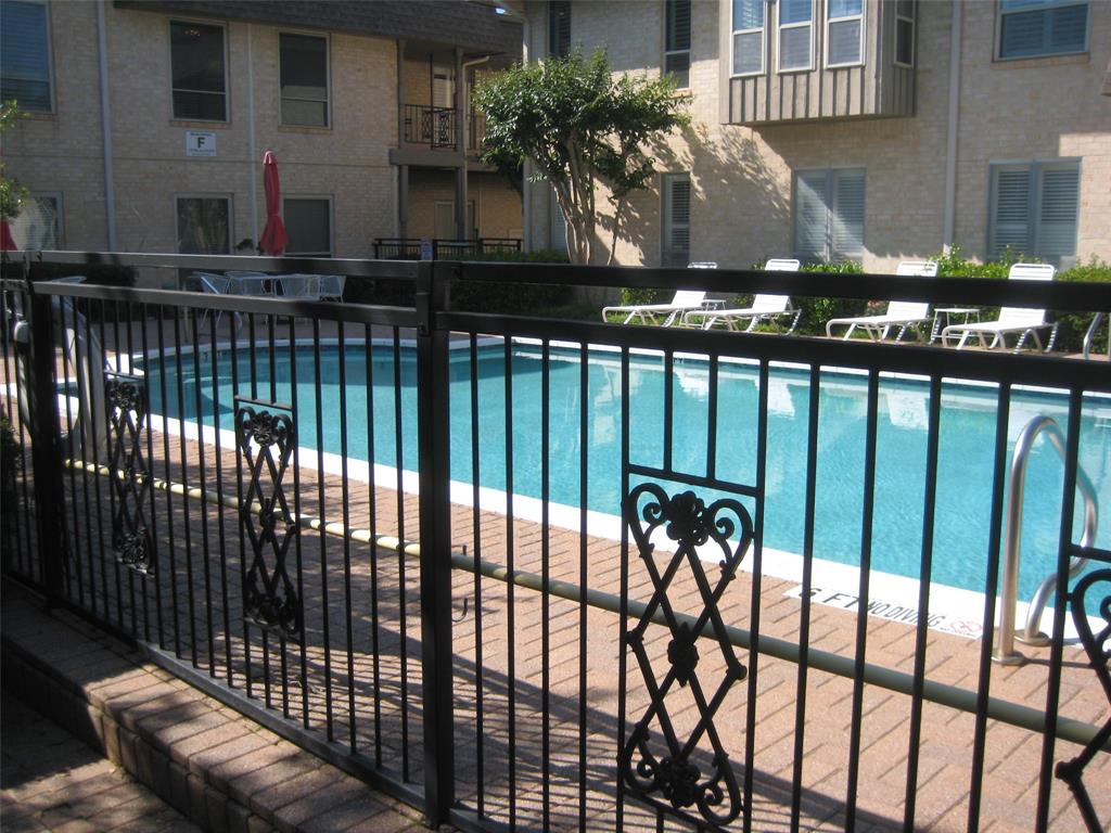 Fountain Royale Orleans W - Residential