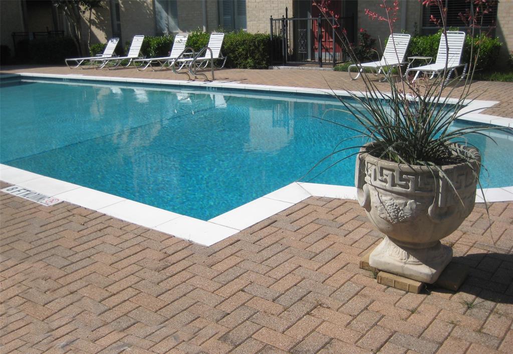 Fountain Royale Orleans W - Residential