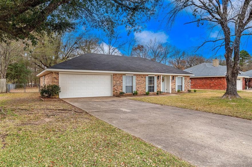 Fully renovated 3 bed 2 bath home on a large lot! New white oak LVP flooring throughout along with new ceramic tile in both bathrooms and fresh paint. Fluted White oak double vanity in attached master suite and new tile surround in shower. All new fixtures, hardware, and lighting. Leathered granite countertops in kitchen along with freshly painted caninets, new hardware, sink, and fixtures. Oversized lot of .357 acres that features a utility shed and a separate workshop.