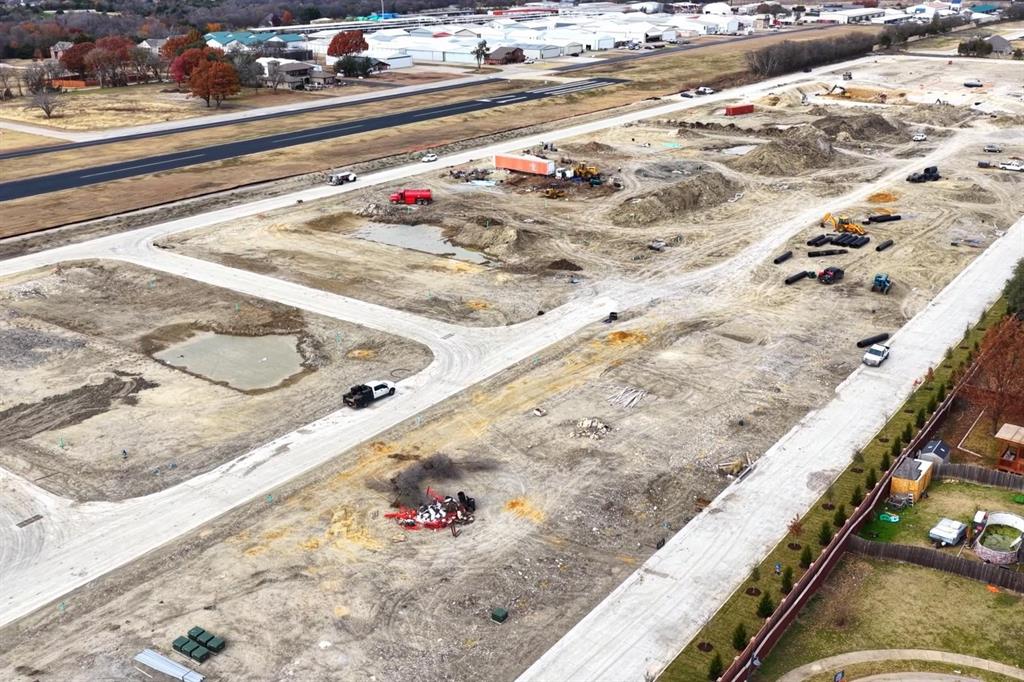 AERO COUNTRY EAST - Commercial Sale