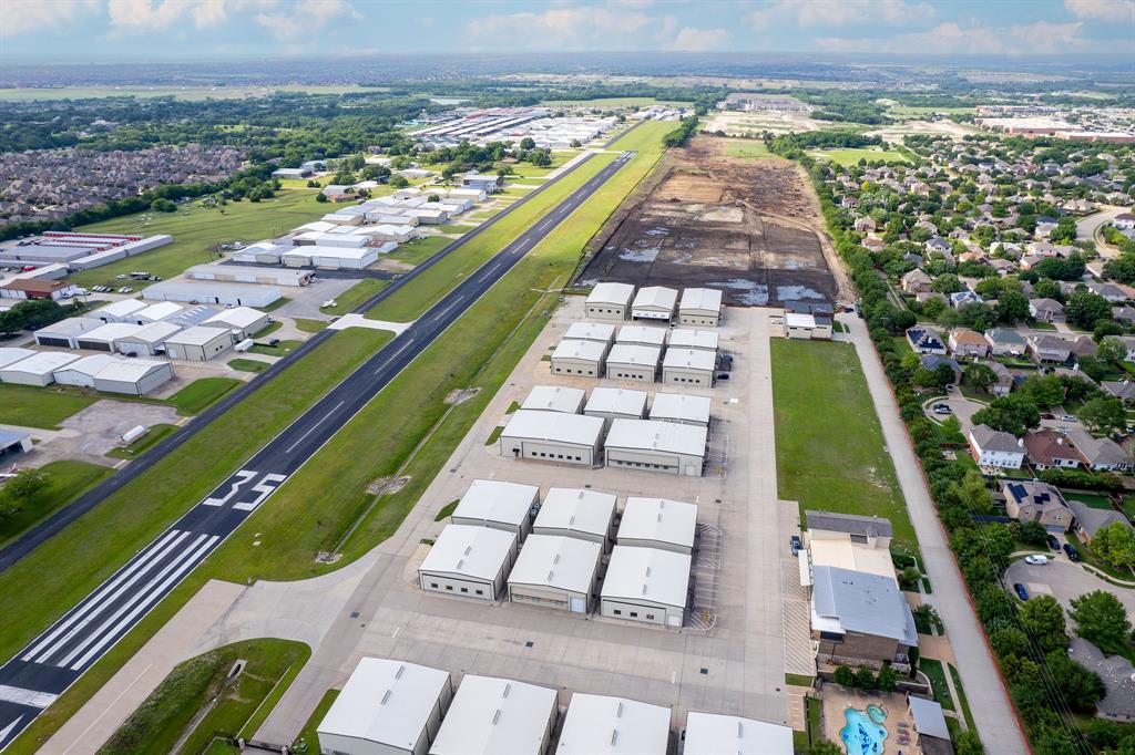 AERO COUNTRY EAST - Commercial Sale