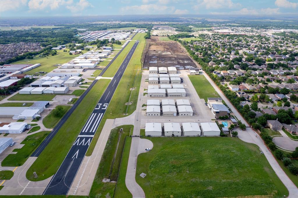 AERO COUNTRY EAST - Commercial Sale