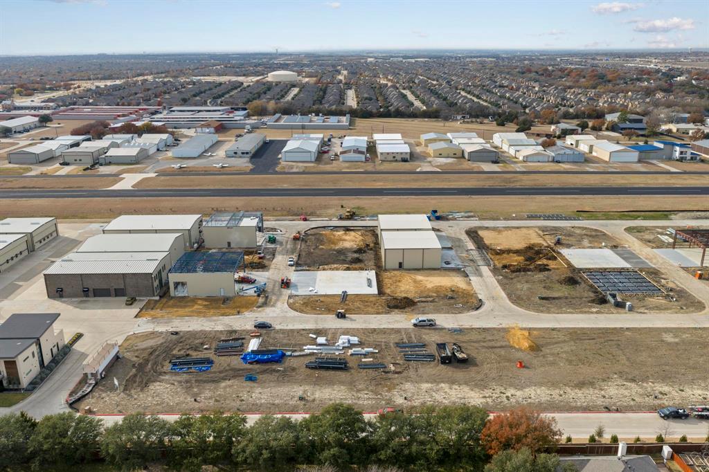 AERO COUNTRY EAST - Commercial Sale