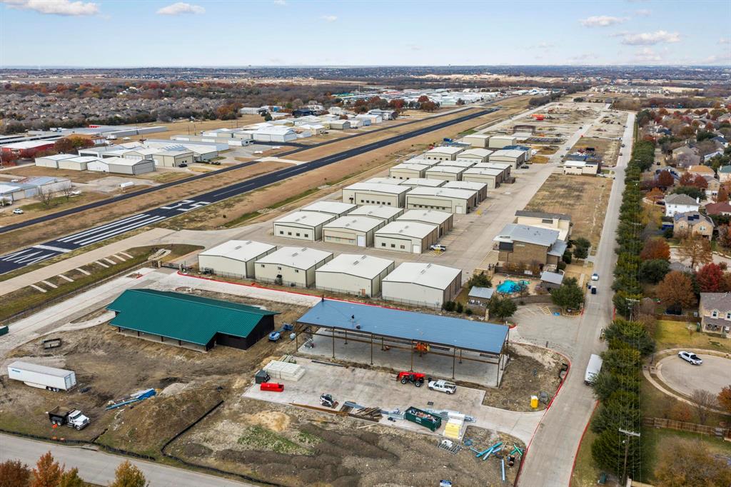 AERO COUNTRY EAST - Commercial Sale
