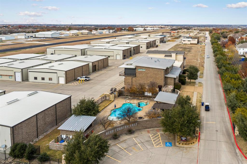 AERO COUNTRY EAST - Commercial Sale