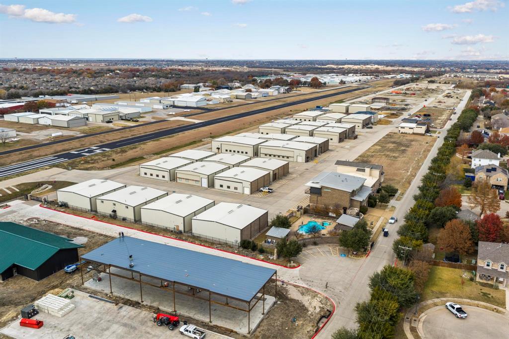 AERO COUNTRY EAST - Commercial Sale