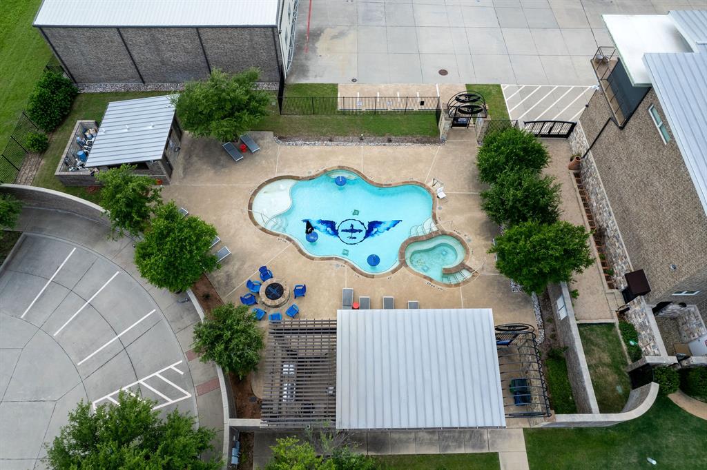 AERO COUNTRY EAST - Commercial Sale